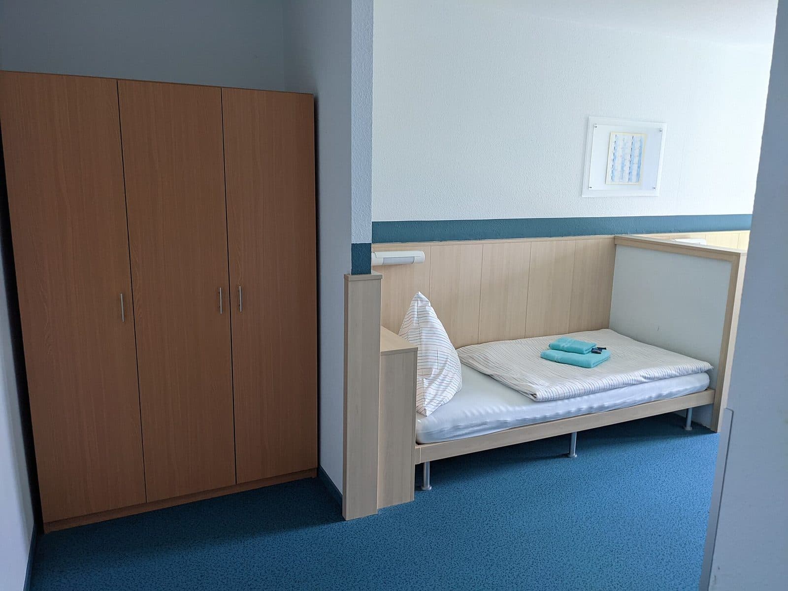 Single bed in a youth-hostel room. Amenity reference, not an OPod.